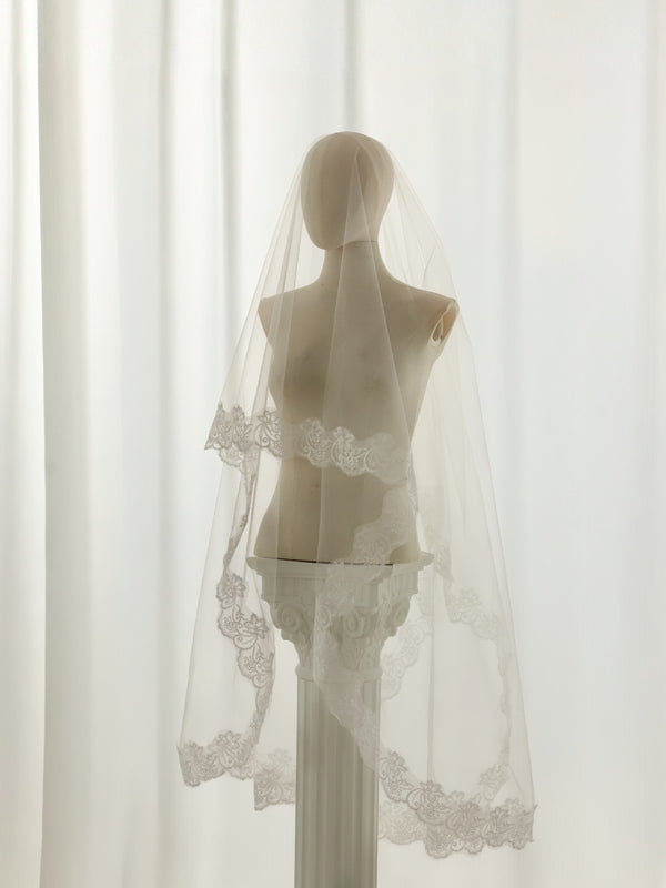 Single Tier Chapel Wedding Veil with Full Scalloped Floral Lace Edge