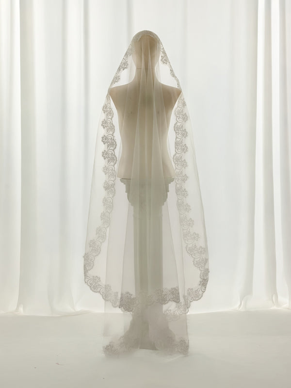 Single Tier Chapel Wedding Veil with Full Scalloped Floral Lace Edge