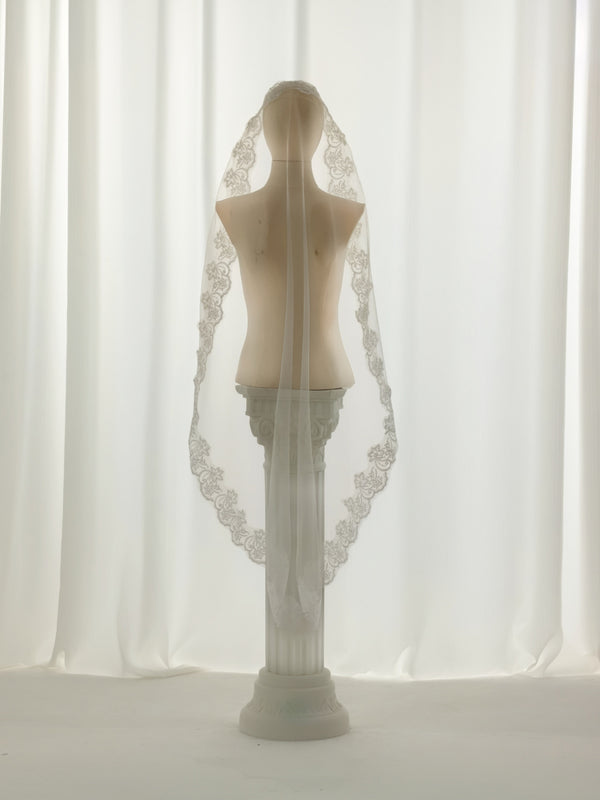 Single Tier Fingertip Floral Lace Bridal Veil
