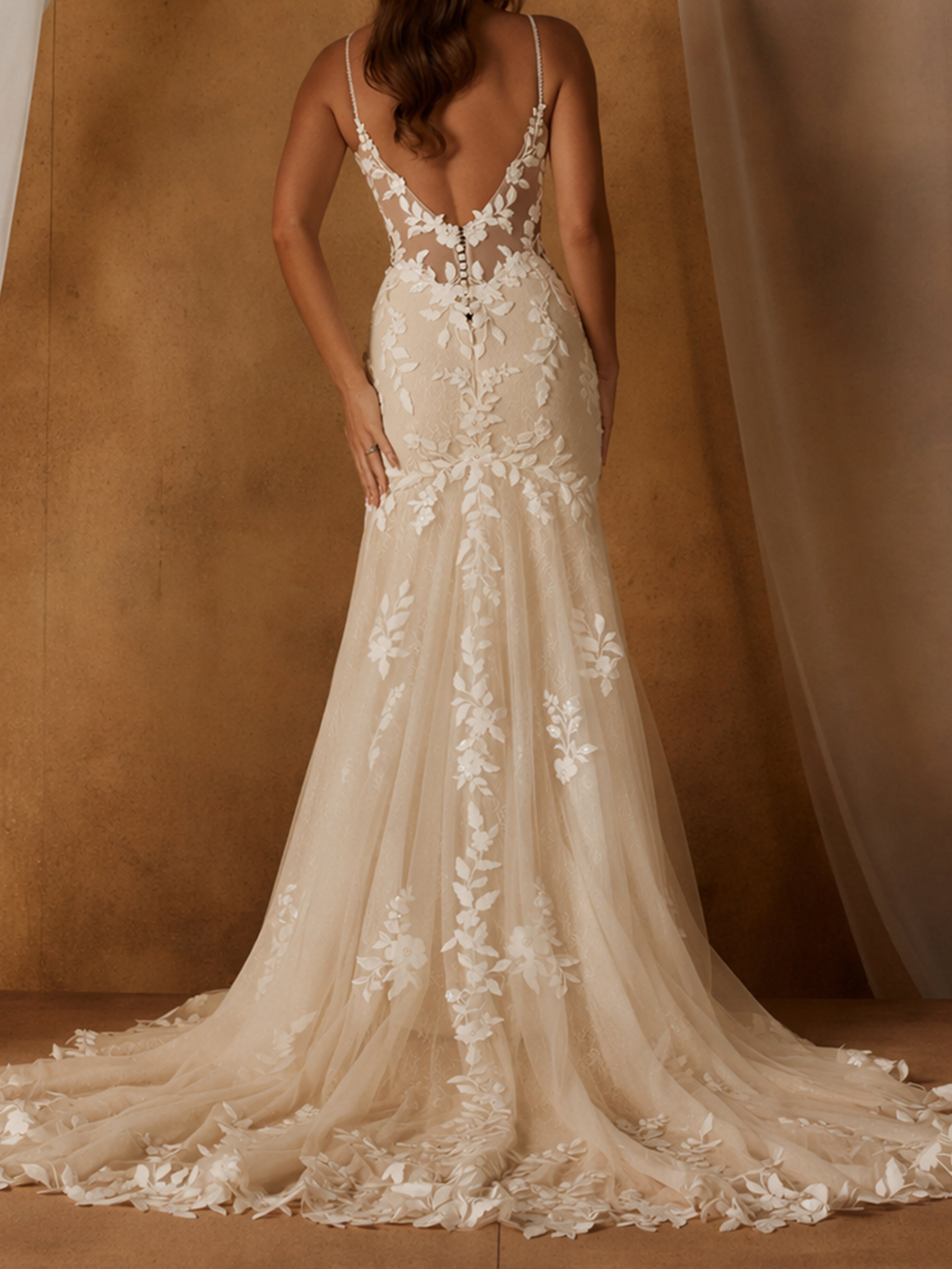ROVDESY  Spaghetti Strap Deep V Neck Floral Lace Mermaid Wedding Dress Bridal Gown